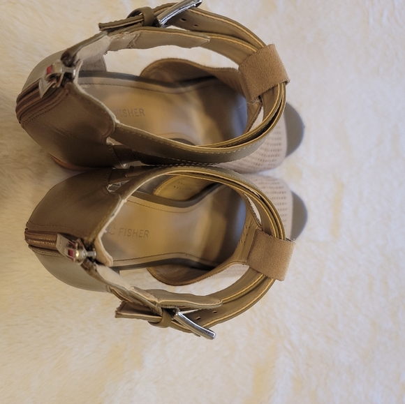 Marc Fisher Gabie Stacked Heel shoes - Picture 7 of 11